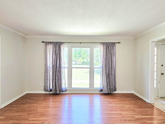 5th image of 904 Orchard Ln