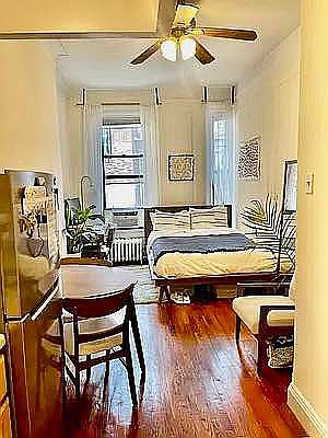 1st image of 31 W 85th St
