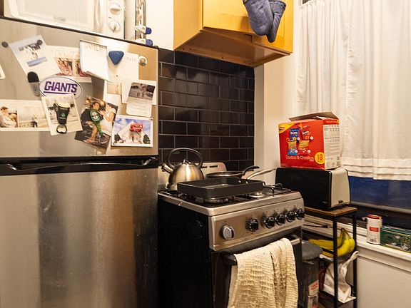 4th image of 354 W 18th St APT 3A