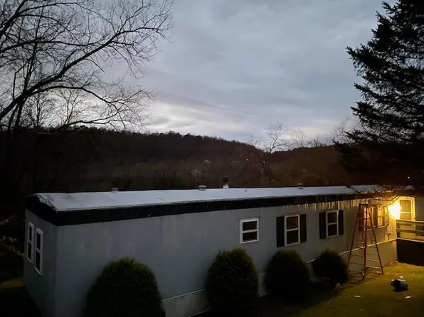 203 Old Pittsburgh Rd, Uniontown, PA 15401