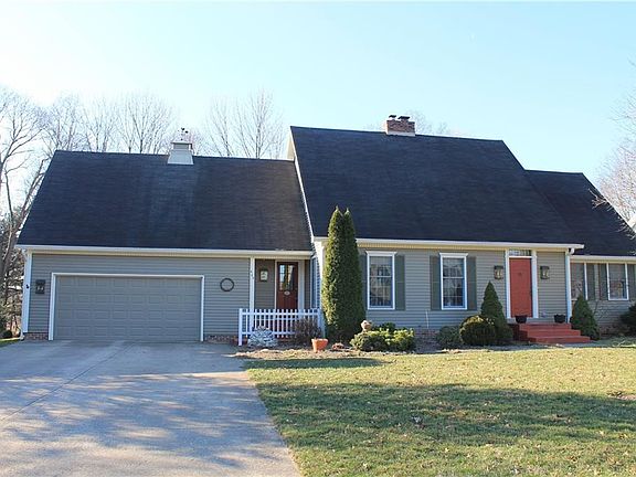 2nd image of 405 Hawthorn Dr