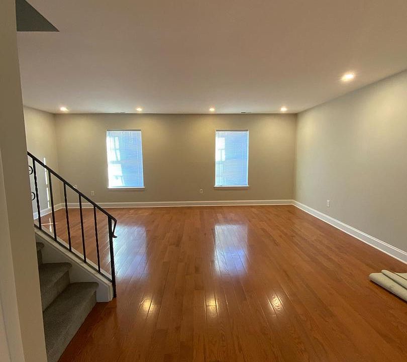 1st image of 222 Moore St Floor 2