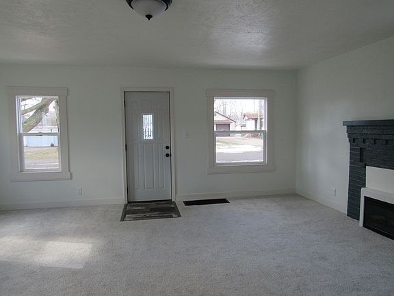 2nd image of 226 Pleasant St