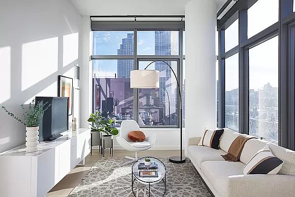 1st image of 3 Court Sq APT 611