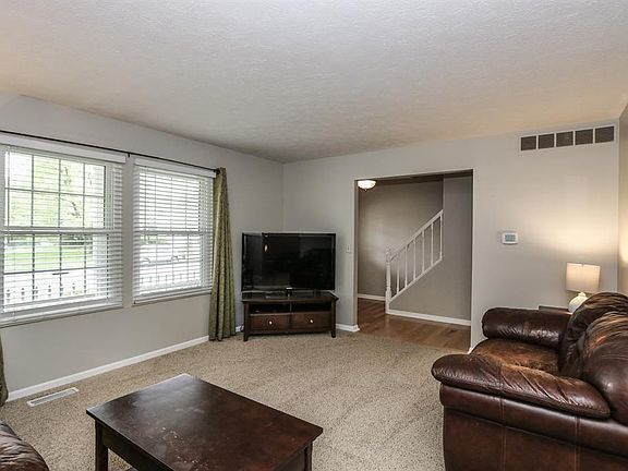 5th image of 8141 Clearbrook Dr