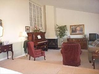 5th image of 15 Hawthorne Sq