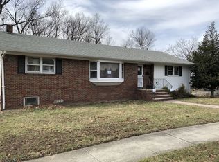 8 Dulles Dr, Woodland Park, NJ 07424