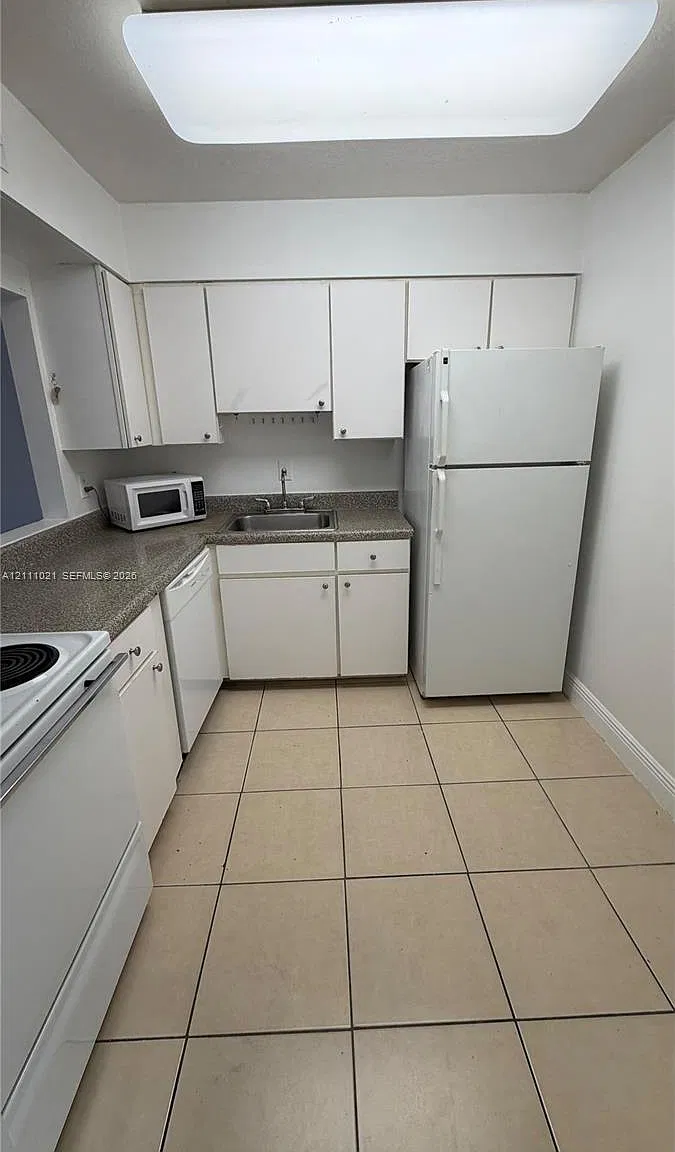 Doral Gardens Ii Condo — Photo 1