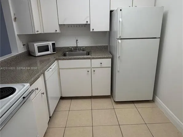 5122 NW 79th Ave APT 207, Doral, FL 33166