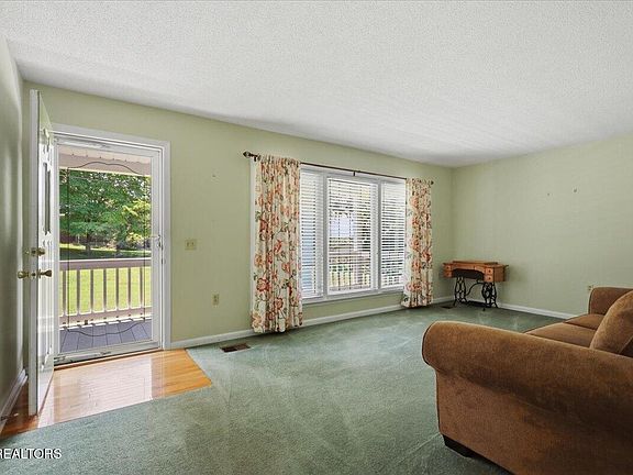 4th image of 130 Downey Dr