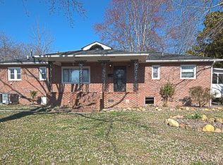 100 S Hollywood Cir, Oak Ridge, TN 37830