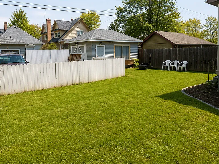 808 E Illinois Ave — Photo 19