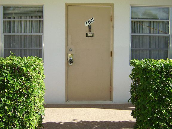 2nd image of 168 Wellington J #168