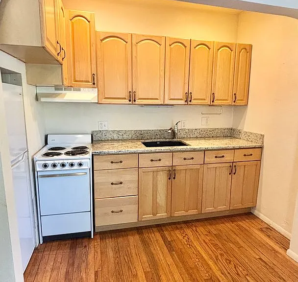 T0108 - Laurelview Apartments — Photo 7
