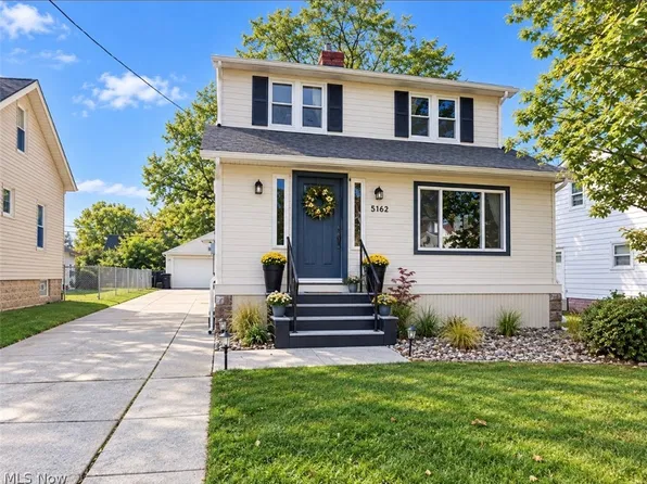 5162 Oakmont Dr, Lyndhurst, OH 44124