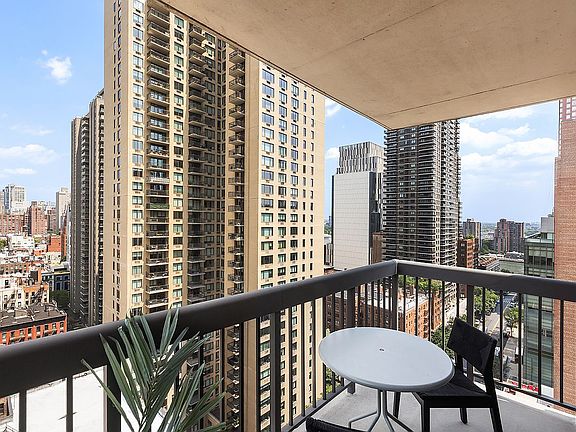5th image of 422 E 72nd St APT 17A