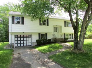 19 Daniel Dr, Bellingham, MA 02019