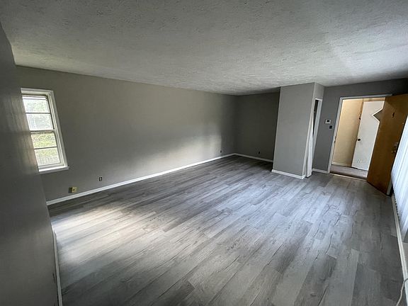 5th image of 1001 N Tillotson Ave