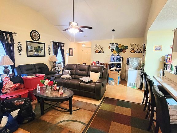3rd image of 13438 Locust Hill Dr