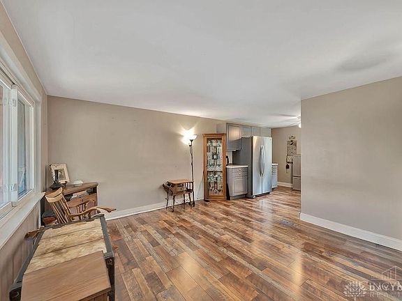 4th image of 71 Cole Dr