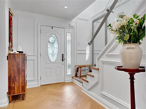 3rd image of 39B Newington Cres