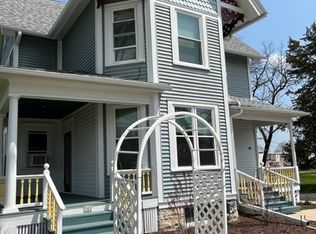 302 Summit Ave UNIT B, Oconomowoc, WI 53066
