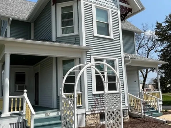 302 Summit Ave Unit B, Oconomowoc, WI 53066