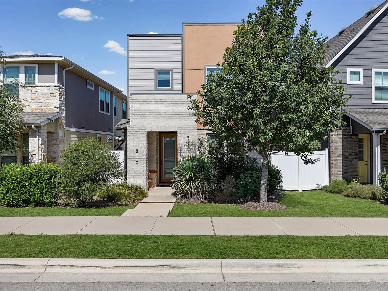 2 bed, 2.5 bath, 1190 sqft, $1,995 — Photo 1