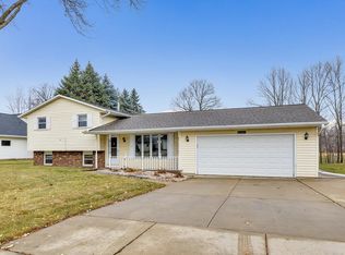 2527 Garden Park Ter, Green Bay, WI 54311