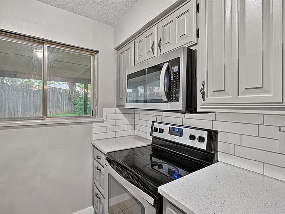 2nd image of 1601 White Oak Ct