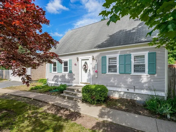 14 Willard St, Wareham, MA 02571