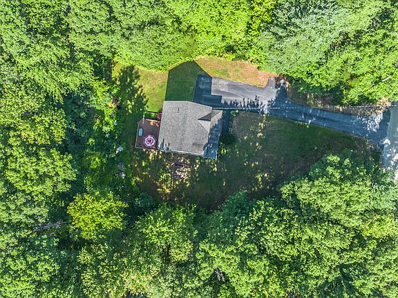 4th image of 25 Birch Island Lane