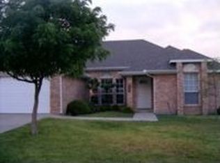208 Point Cir, Pilot Point, TX 76258
