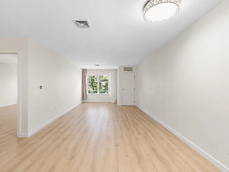 30 Franklin St #309 — Photo 1
