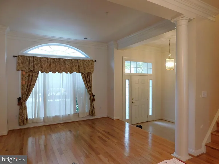 724 Ridgemont Ave — Photo 2