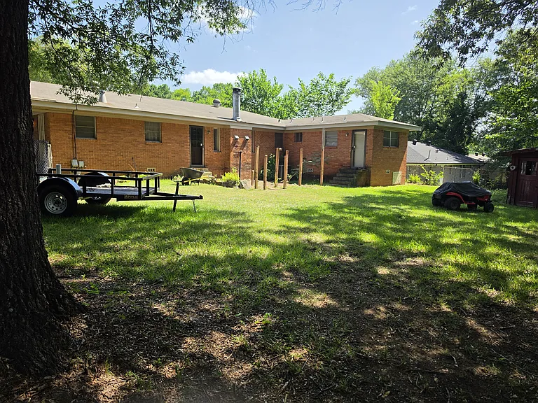 807 Woodlawn Ave — Photo 3