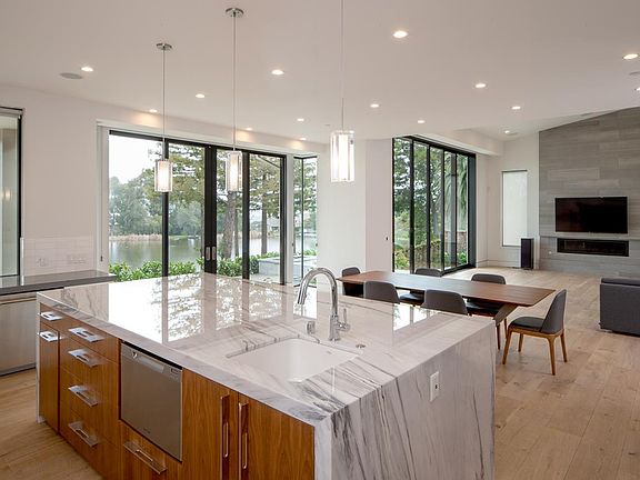 2nd image of 1003 Lakeview Way