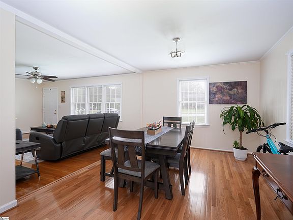 4th image of 5 Hampshire Dr