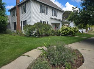 113 W Lincoln St, Charlevoix, MI 49720