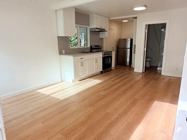 22157 Clarendon St #B — Photo 21