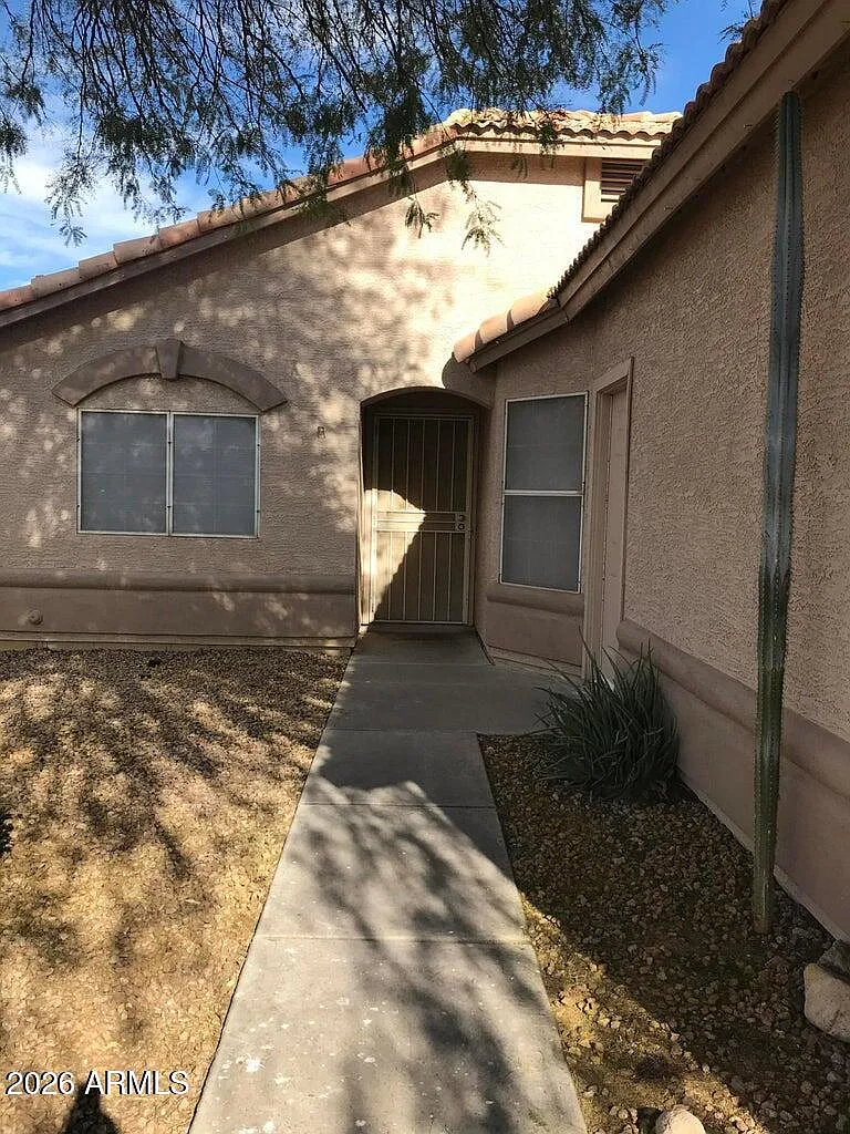 3 bed, 2.0 bath, 1102 sqft, $2,000 — Photo 4