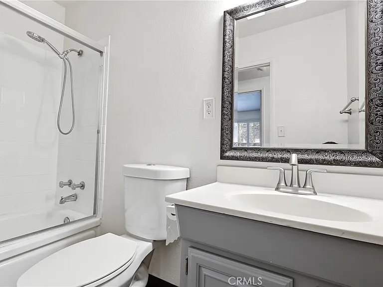 524 E Ghent St — Photo 21