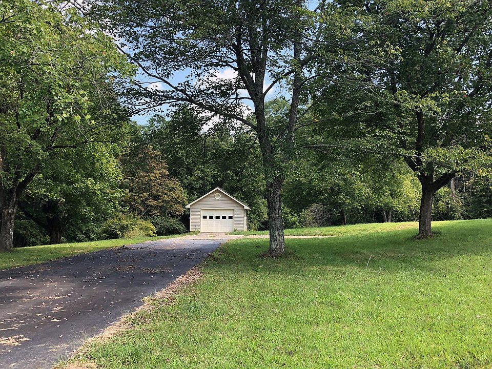 1st image of 382 Garrett Cir