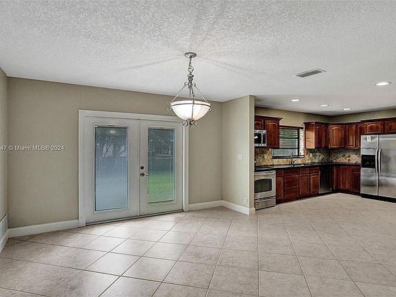 4th image of 11860 NW 25th St