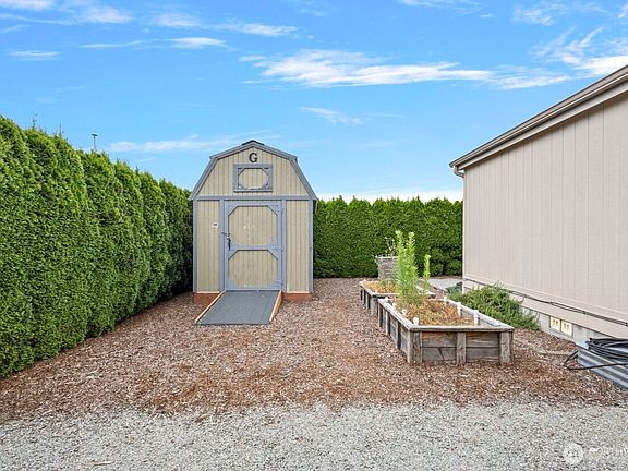 5th image of 886 Carriage Court