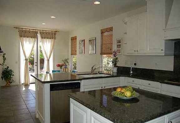 Kitchen/ Dinning