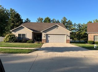 1280 W Masters Ln, Decatur, IL 62521