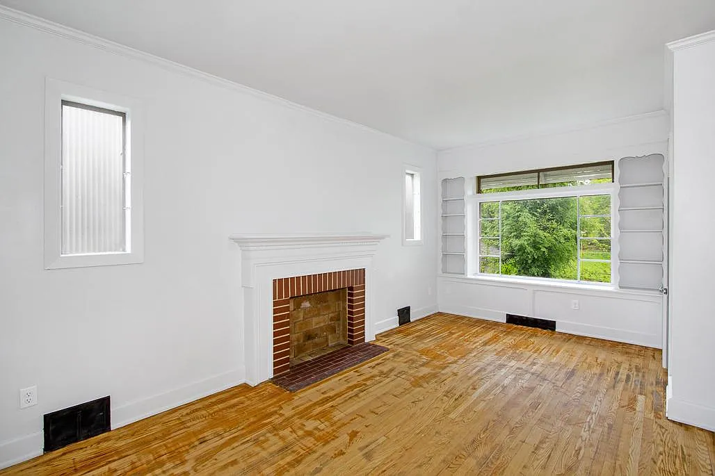 3 bed, 1.5 bath, 1404 sqft, $1,395 — Photo 3