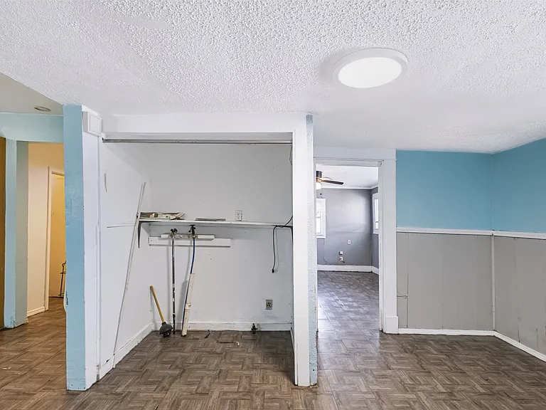928 E Corona St — Photo 34