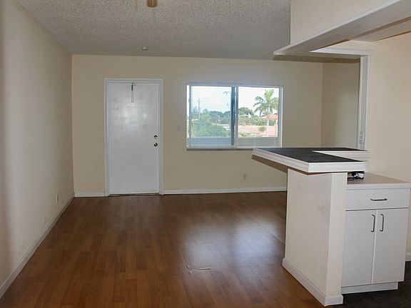 3rd image of 1400 NE 54th St APT 306